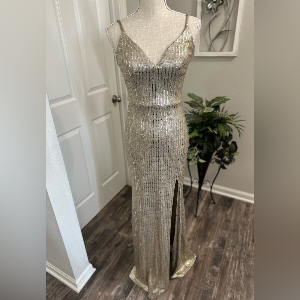 City Triangles Gold V-Neck Front-Slit Formal Wedding Guest Evening Dress Size 5